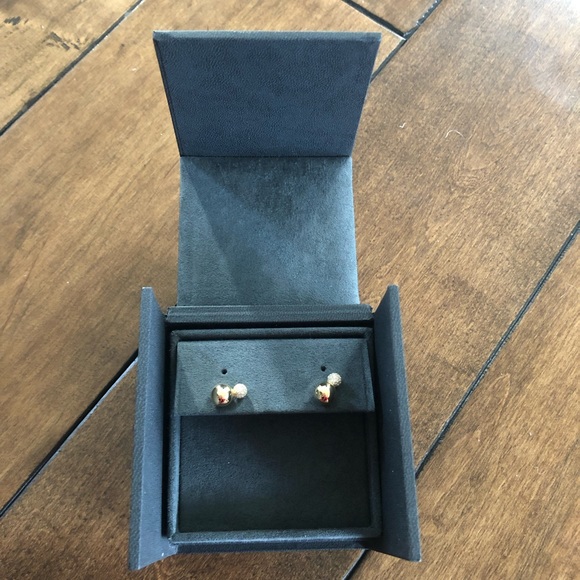 New in Box David Yurman Solari Stud Earrings in 18K Yellow Gold with Diamonds - Picture 5 of 9
